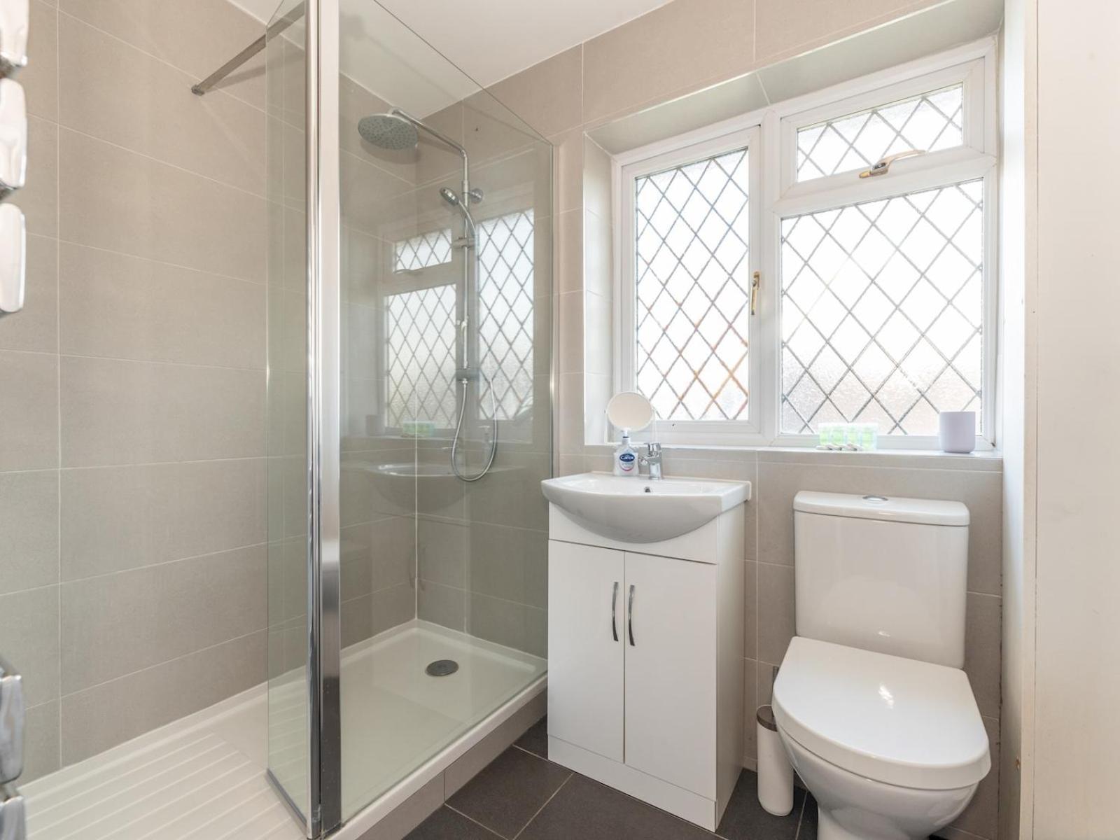 Pass The Keys Bright Spacious 4br House Elizabeth Line * Londra