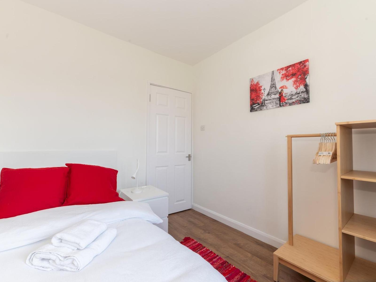 Pass The Keys Bright Spacious 4br House Elizabeth Line Londra