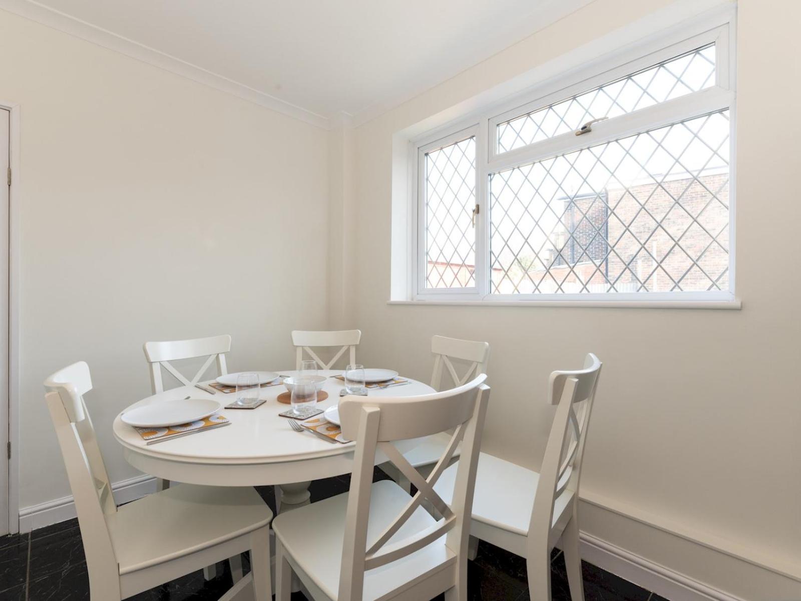 Pass The Keys Bright Spacious 4br House Elizabeth Line * Londra