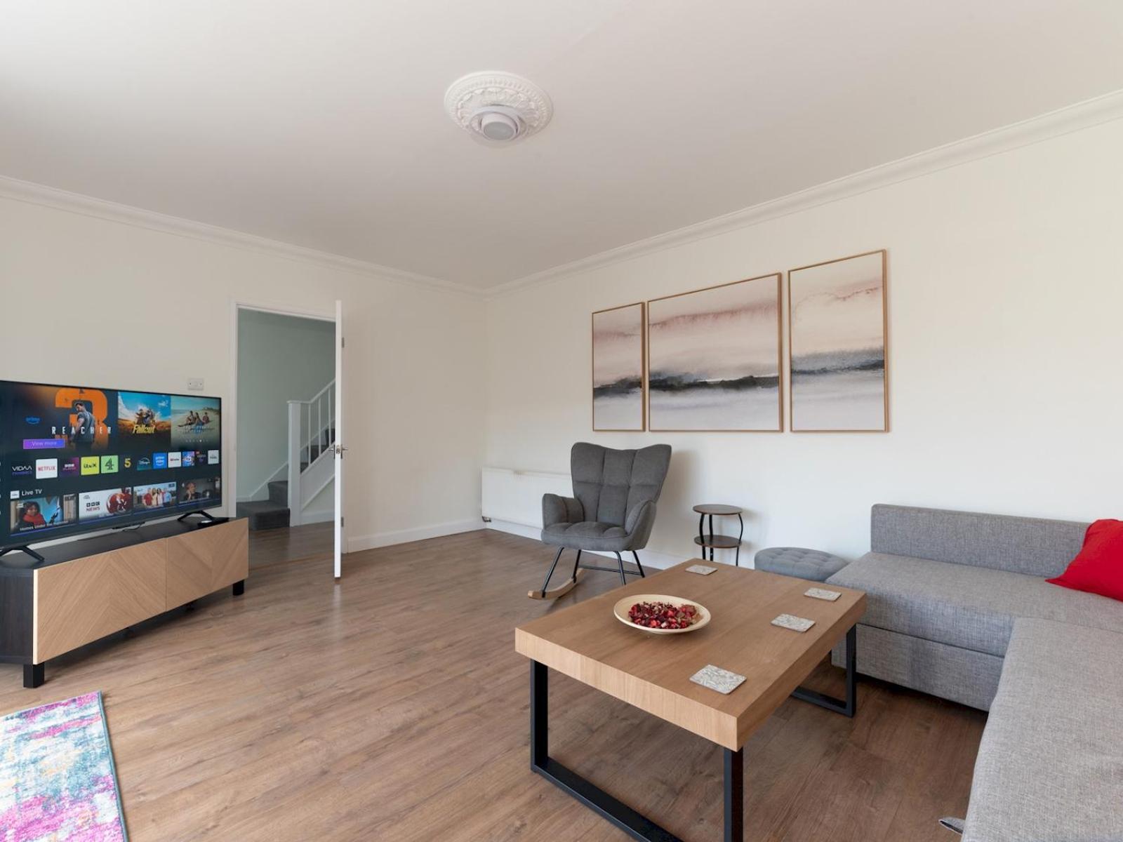 Pass The Keys Bright Spacious 4br House Elizabeth Line Londra
