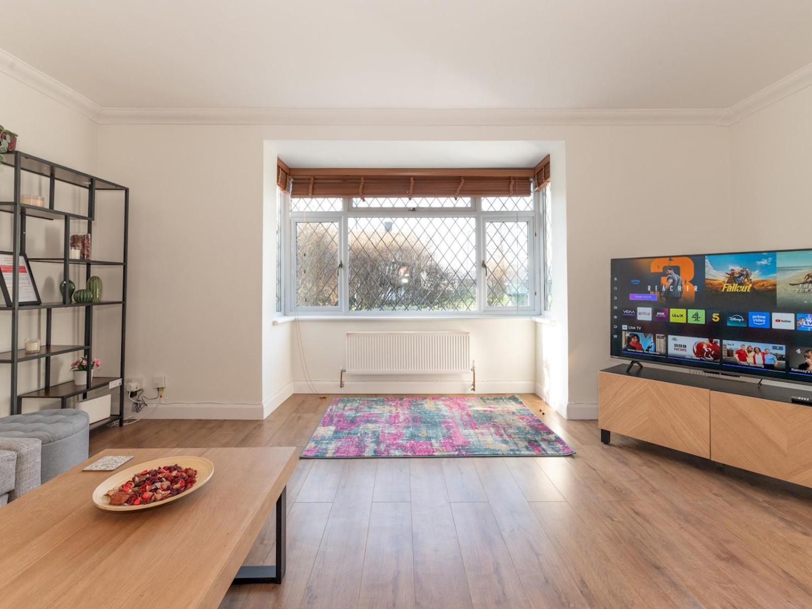 Casa vacanze Pass The Keys Bright Spacious 4br House Elizabeth Line Londra